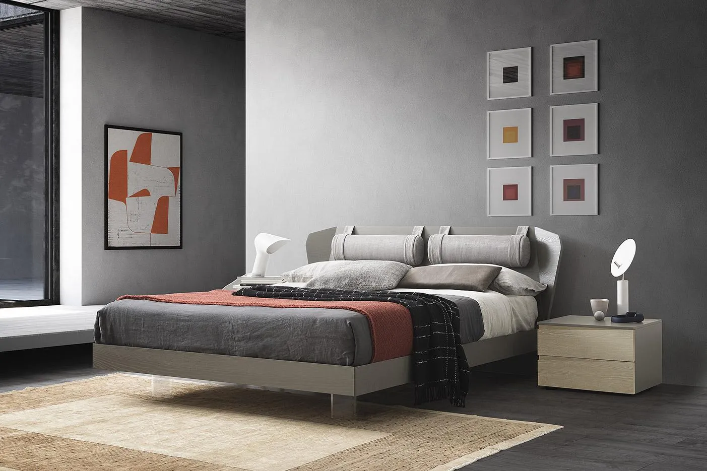 Letto Quadra MobilGam con quadri appesi