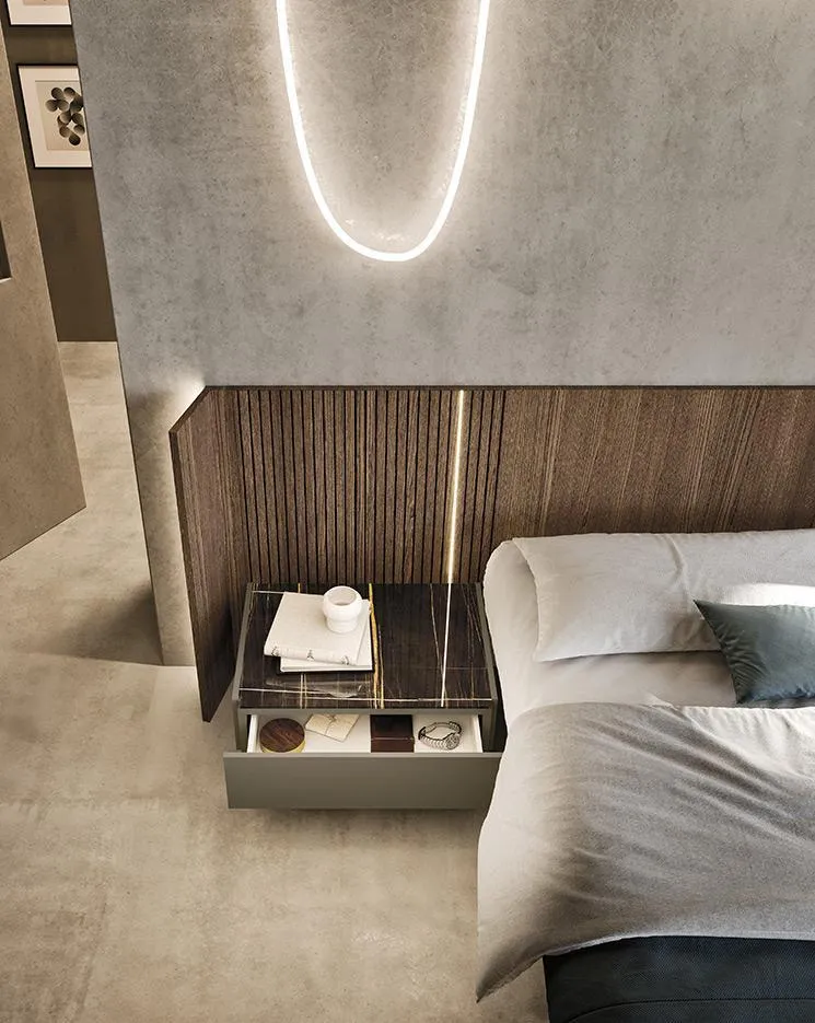 Comodino Smart MobilGam accanto al letto