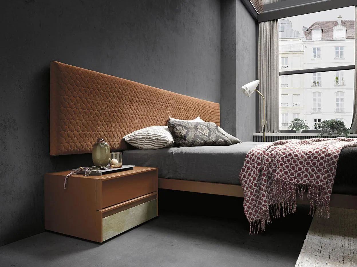 Comodino Frame MobilGam accanto al letto