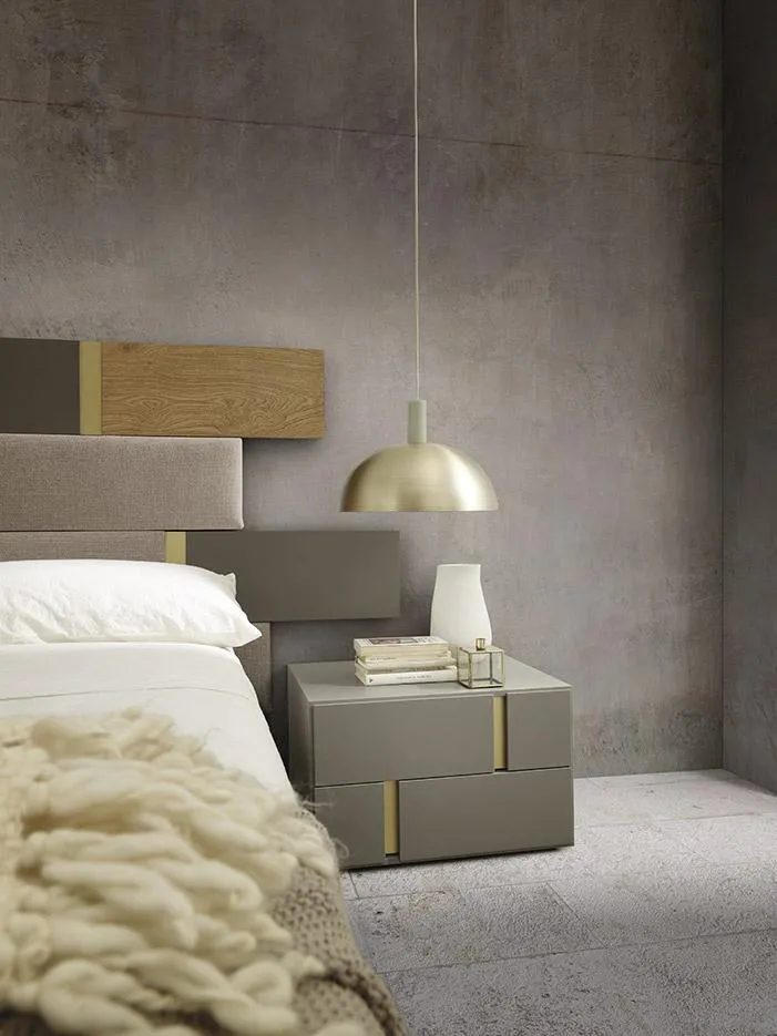 Comodino Regolo MobilGam accanto al letto
