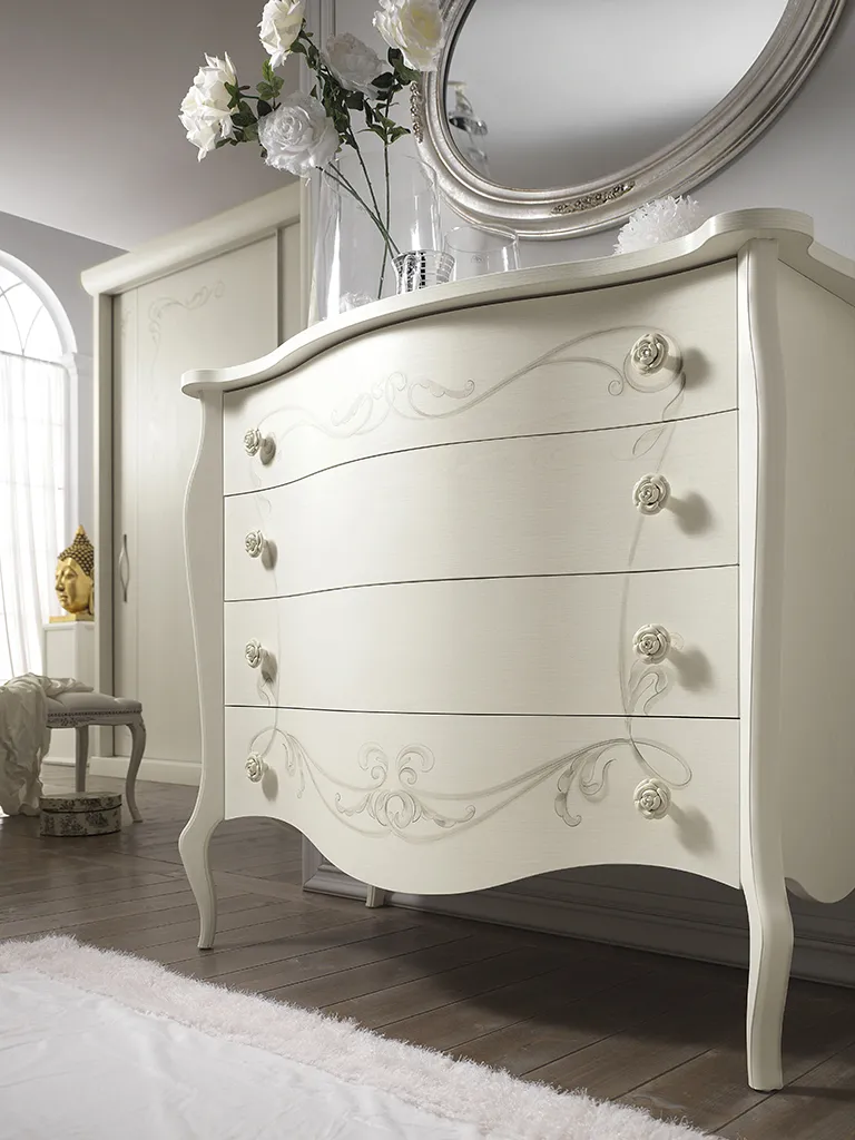 Comò bombato Dior Mobilificio AG con decori a tralcio