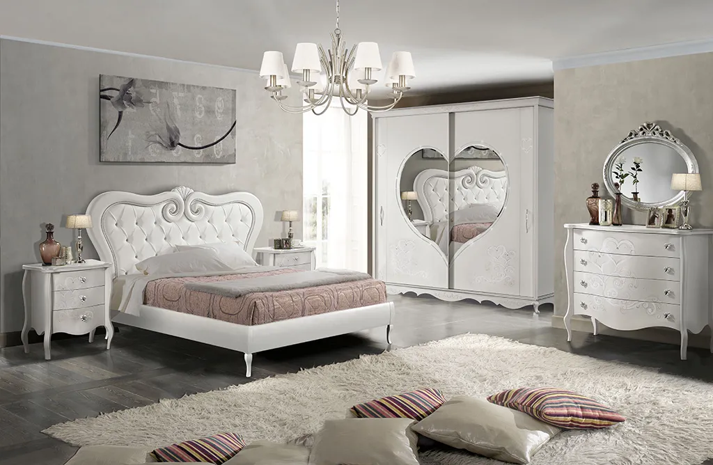 Camera da letto Cuore Mobilificio AG laccata bianca con letto capitonné e armadio con specchio a cuore