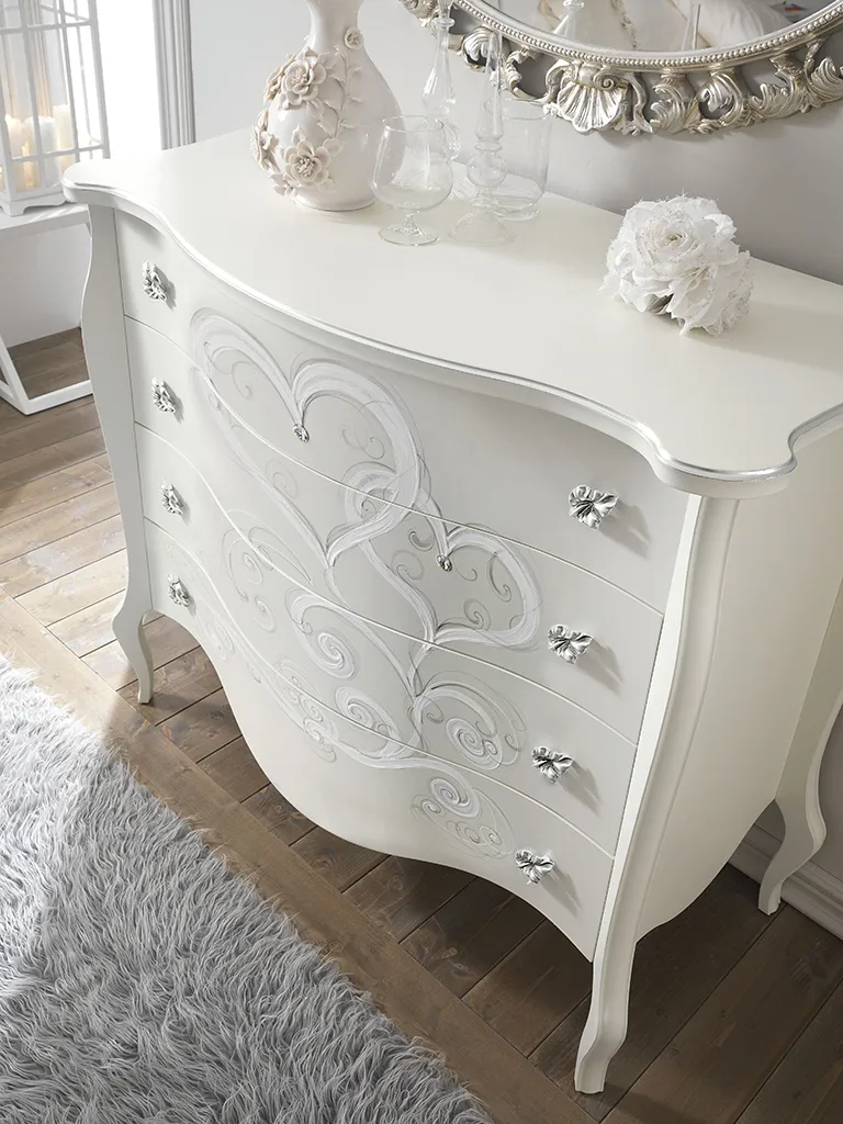 Comò bombato Cuore Mobilificio AG bianco con decori a cuori in rilievo