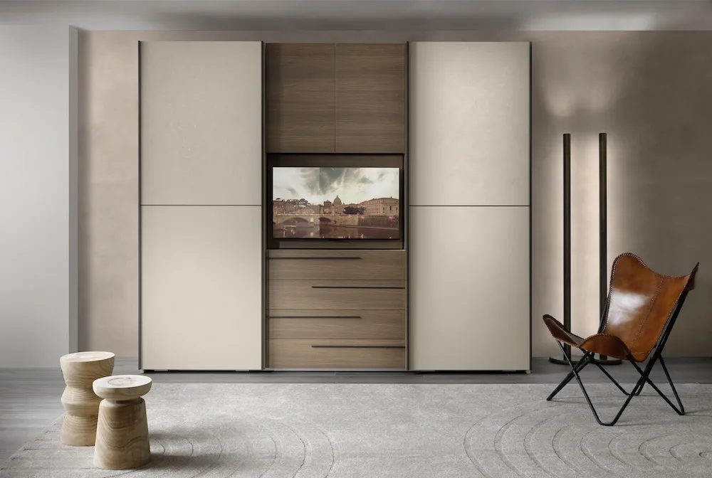 Armadio Rosa Luxury Mobilpiù con vano TV centrale e cassetti in legno