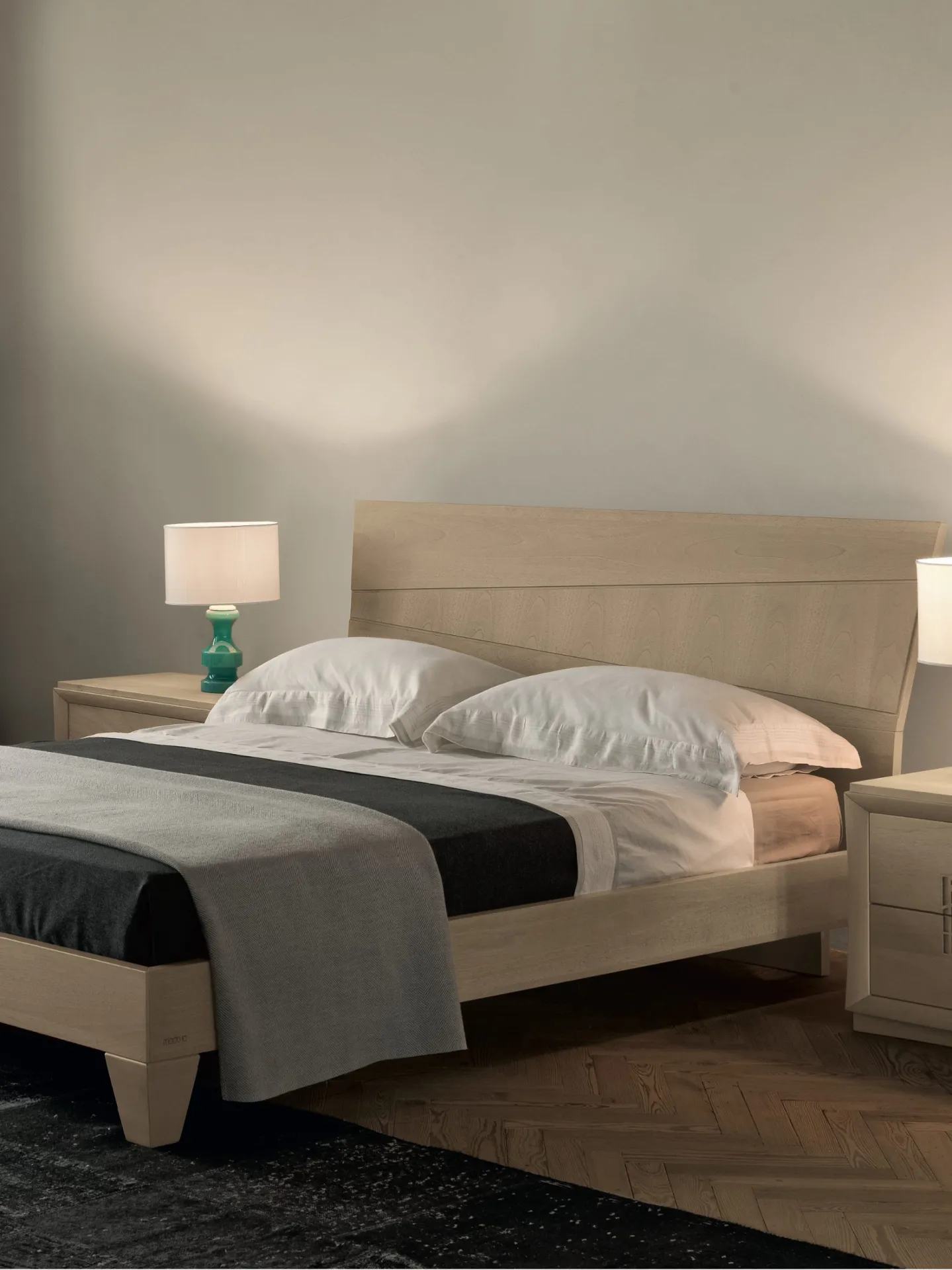Camera da letto con letto Odette Modo 10 in noce e comodini Decor