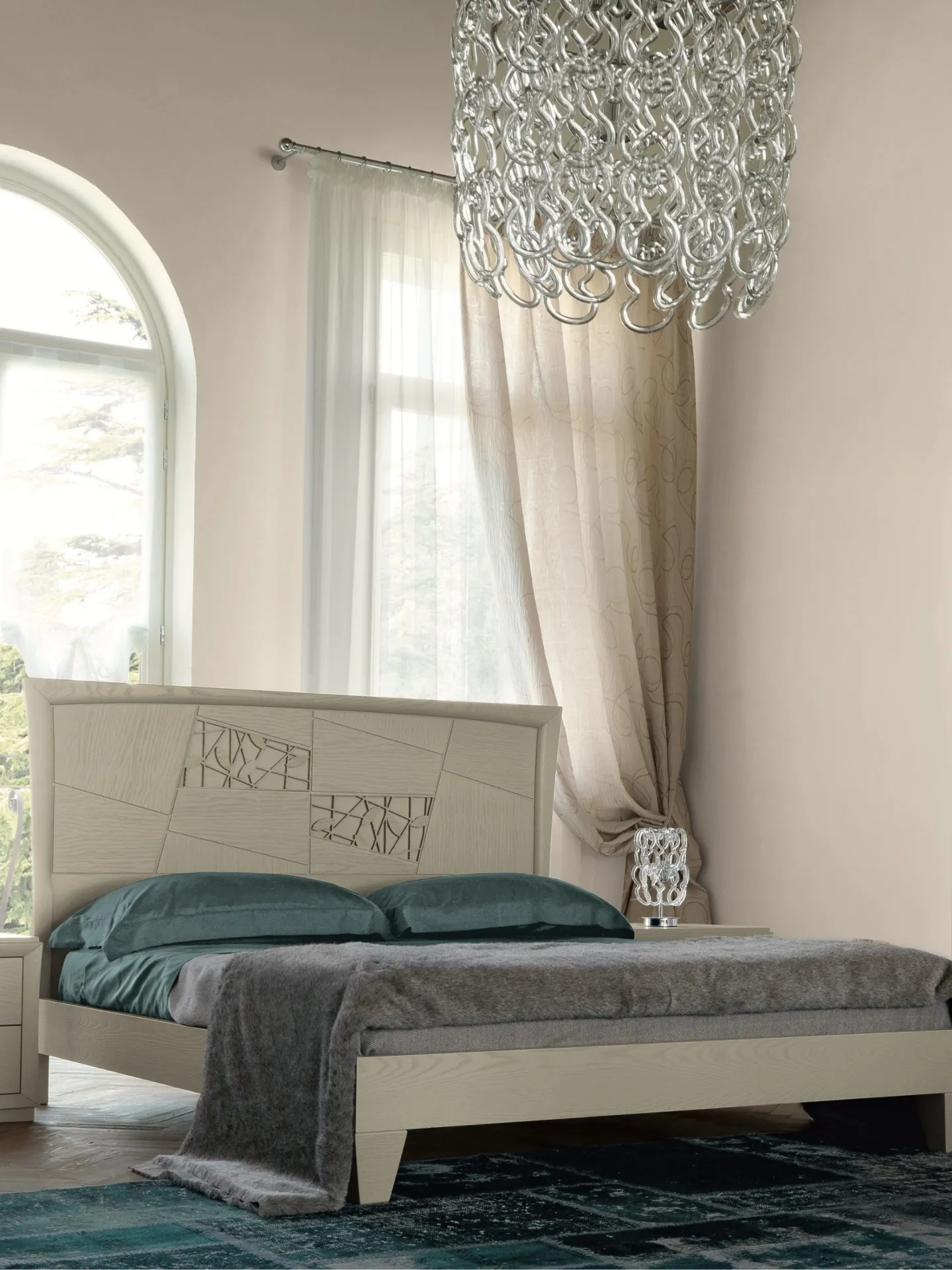 Letto Decor Modo 10 chiaro con decoro a foglia sulla testiera