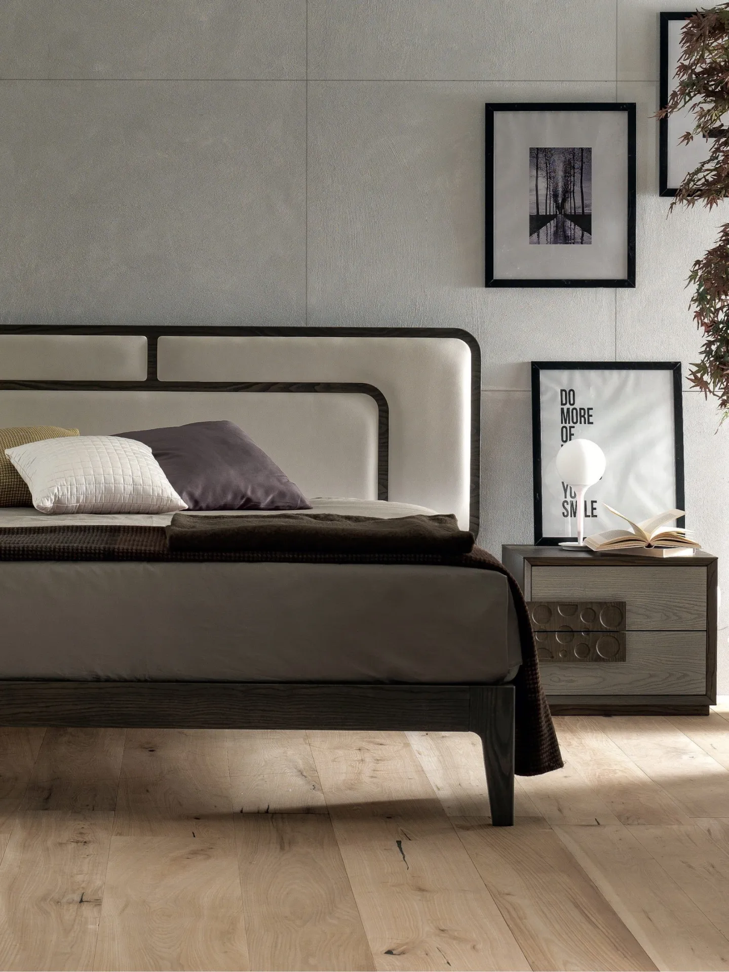 Letto Honey Modo 10 con testiera imbottita chiara e struttura scura
