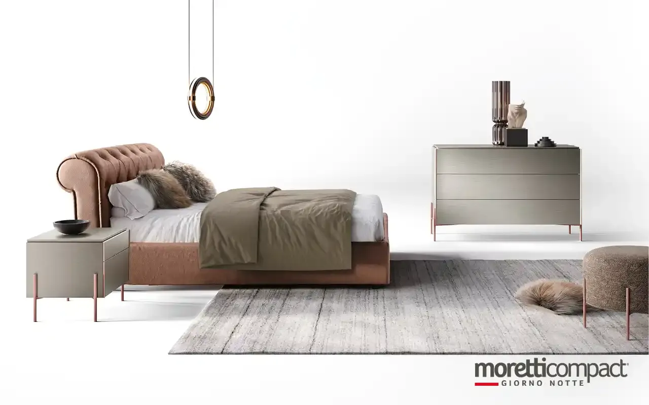 Camera da letto Ventura V11 Moretti Compact con letto Mimosa capitonné e comò su piedini