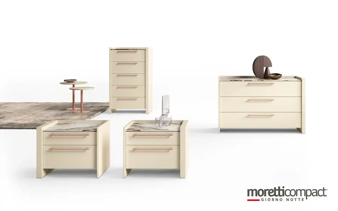 Gruppo notte Carry Moretti Compact crema con comò, due comodini e settimino