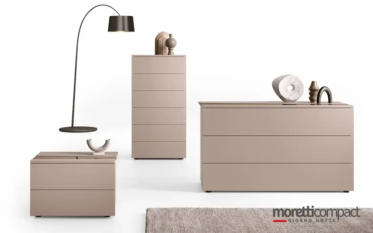 Gruppo notte Argo Moretti Compact con comò, settimino e comodino color tortora