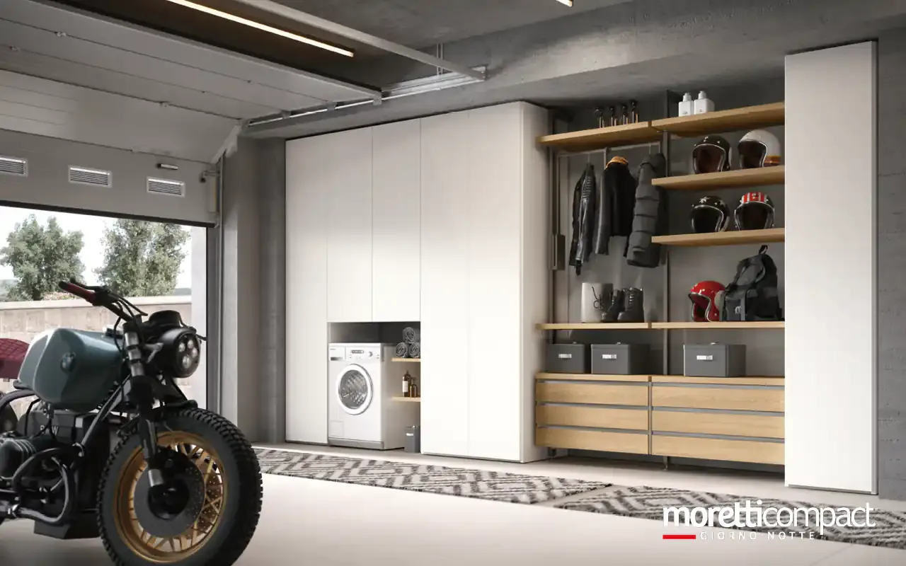 Cabina Omnia V326 Moretti Compact con armadio bianco, lavatrice e ripiani per caschi