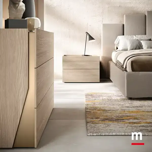 Cassettiera alta Brezza B12 Moretti Compact accanto al letto