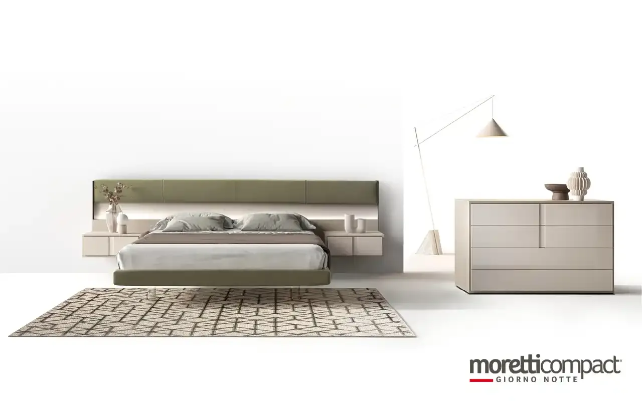 Camera da letto Cube C11 Moretti Compact con testata Strip Panels larga e comò chiaro