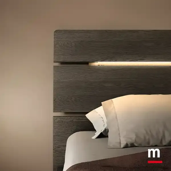 Luce LED fra i listelli della testata Tree, camera Cube C12 Moretti Compact