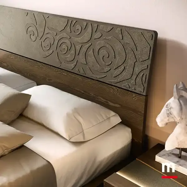 Decoro a rose in rilievo sulla testata, camera Argo I12 Moretti Compact