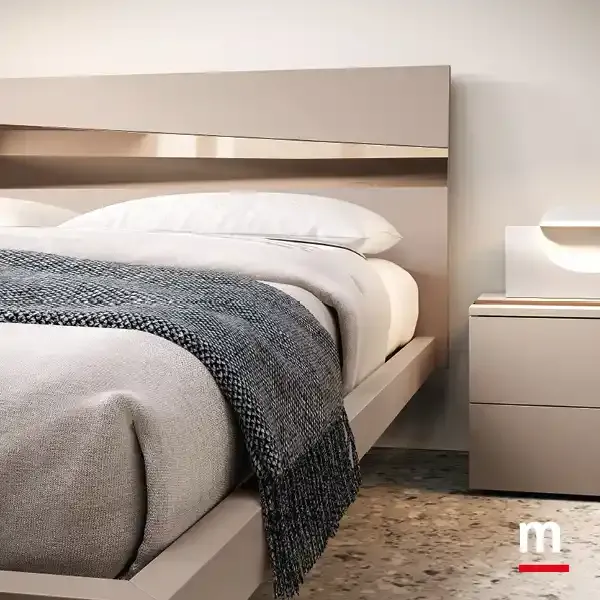 Letto Icaro e comodino rosa della camera Argo I14 Moretti Compact