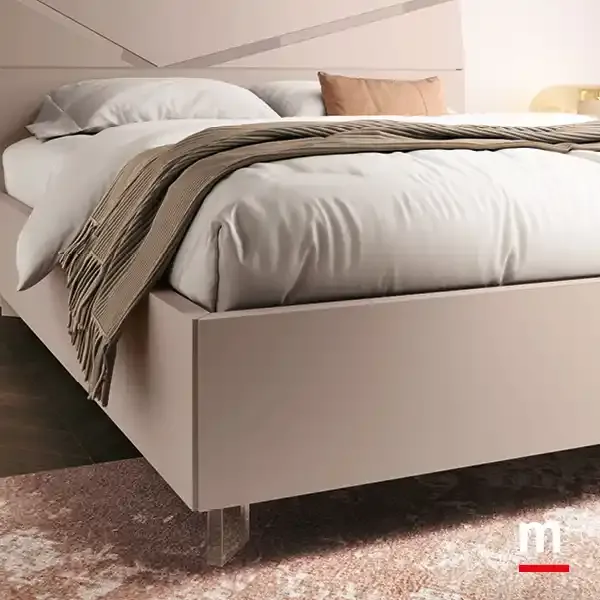 Letto in pannello rosa della camera Volturno L12 Moretti Compact