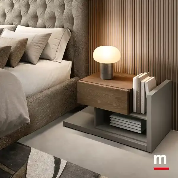 Comodino geometrico accanto al letto Merak, camera Modula M19 Moretti Compact