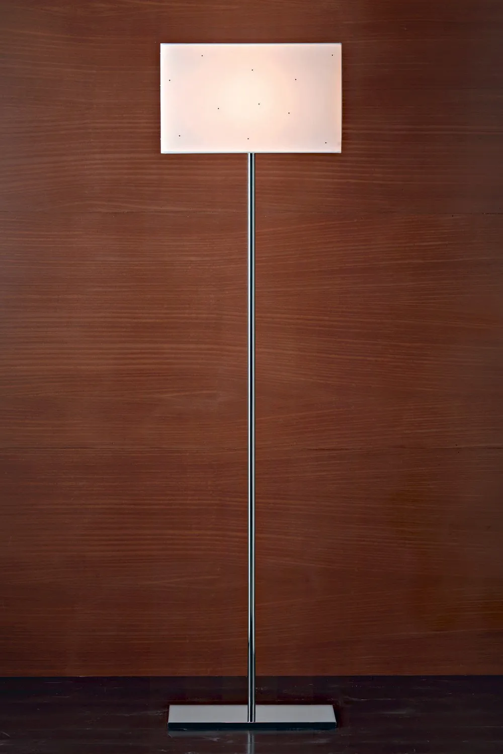 Lampada da terra Glam Le Fablier con stelo cromato e paralume bianco