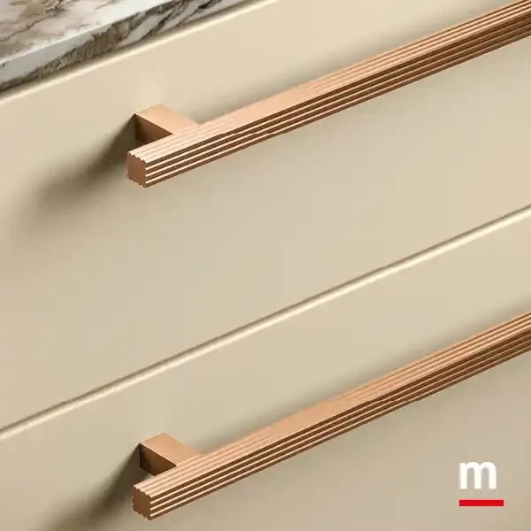 Maniglie rigate Golden Rose del comò Carry Y13 Moretti Compact
