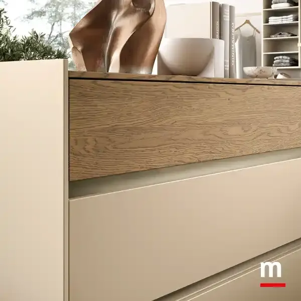 Frontali in rovere e gola champagne del comò Brize Z12 Moretti Compact