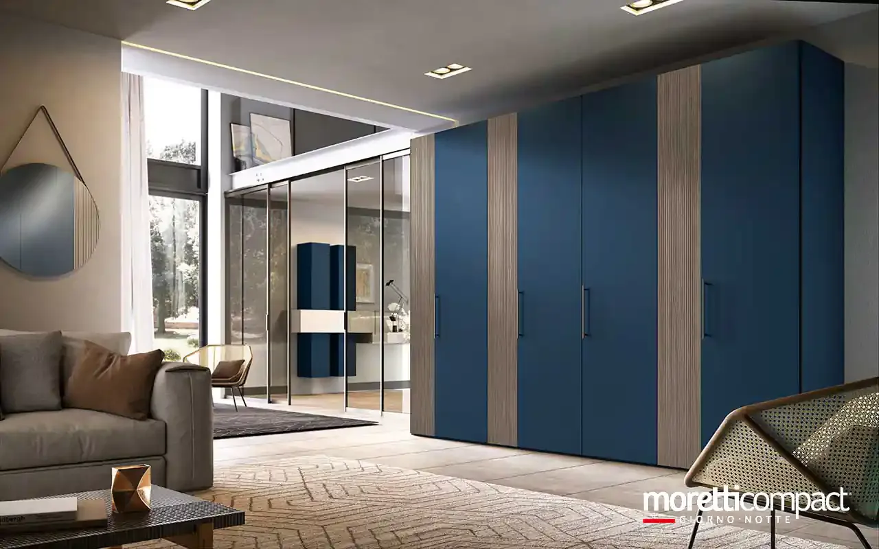 Armadio battente Zenith B360 Moretti Compact blu muschio e rigatino in soggiorno