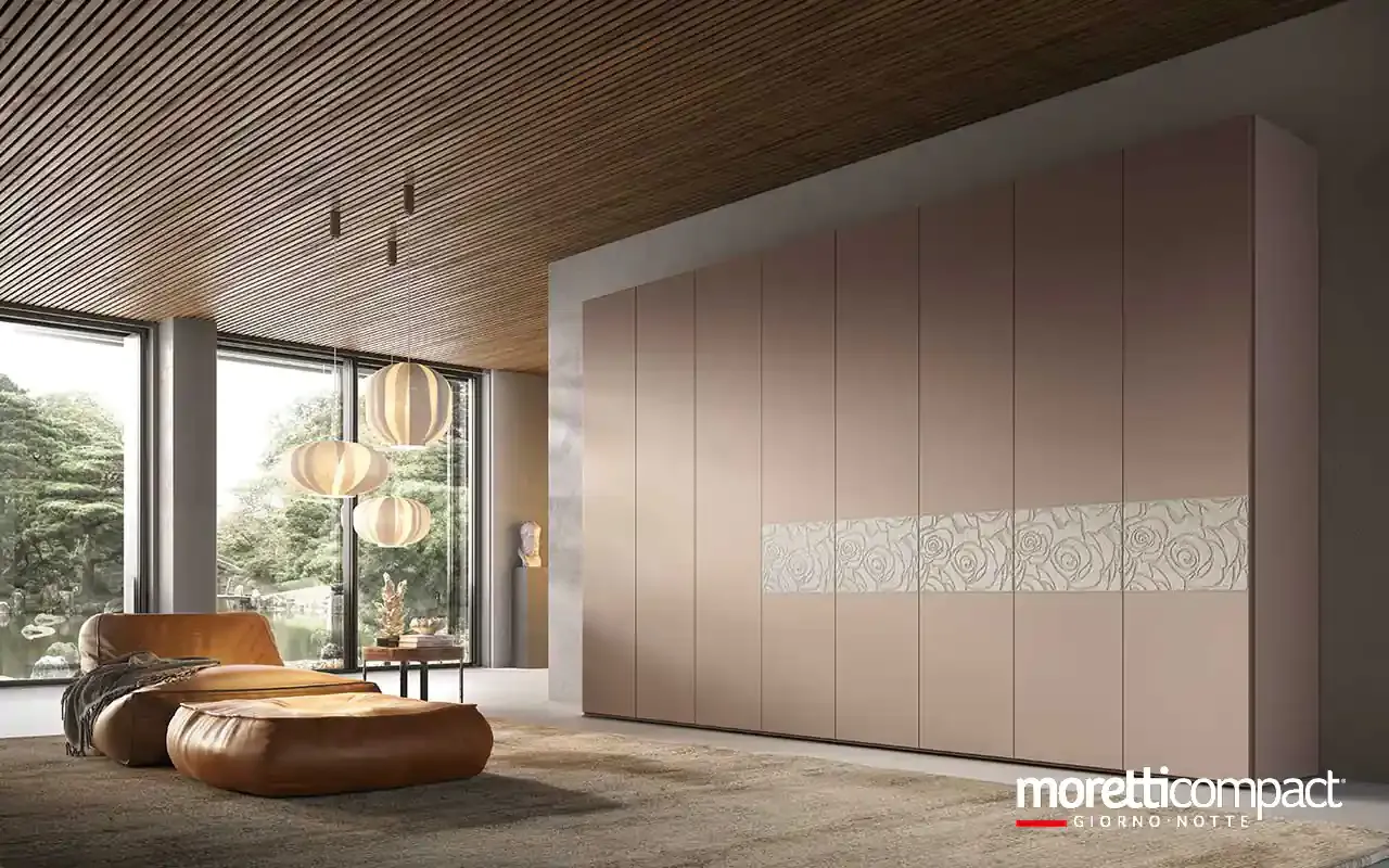 Armadio battente Zenith B362 Moretti Compact rosa con fascia in malta decorata