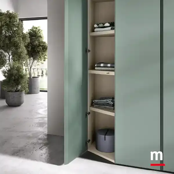 Interno a ripiani dell'armadio battente Zenith B363 Moretti Compact