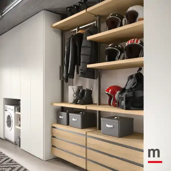 Armadio utility Zenith U465 Moretti Compact ripiani con caschi e cassetti in rovere