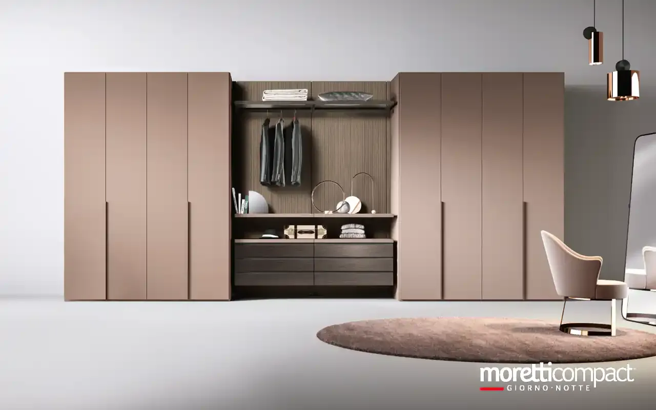 Cabina armadio a cremagliera Omnia G225 Moretti Compact fra due armadi rosa