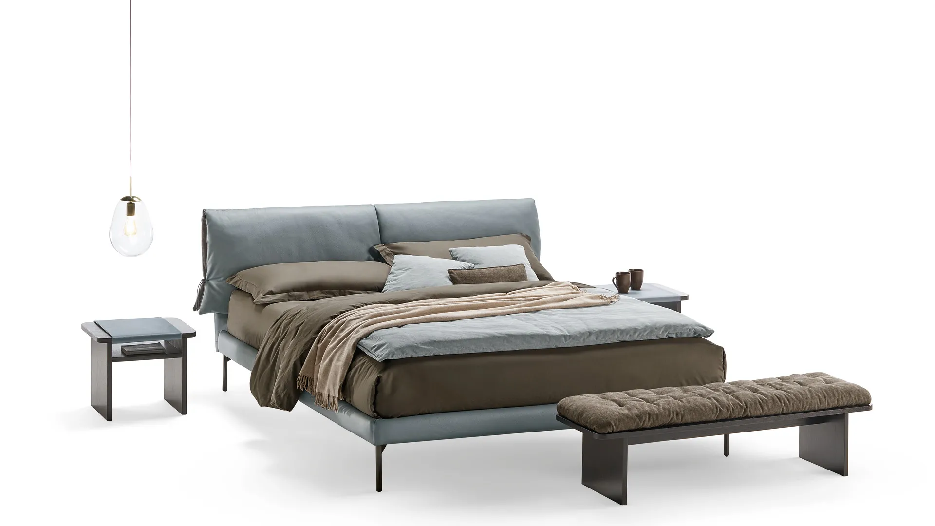 Letto Andromeda Rosini azzurro con panca ai piedi e comodino