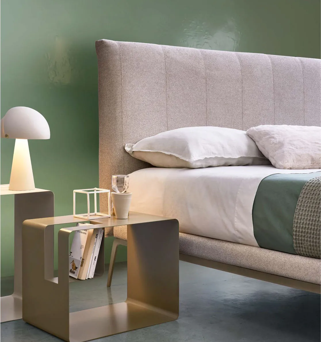 Testata con cuciture verticali del letto Gastone Rosini