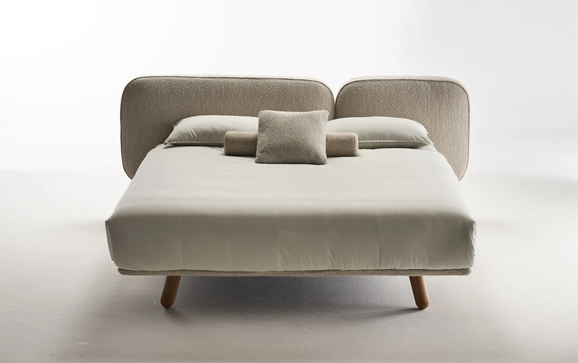 Letto Mercury Rosini visto di fronte con piedini in legno