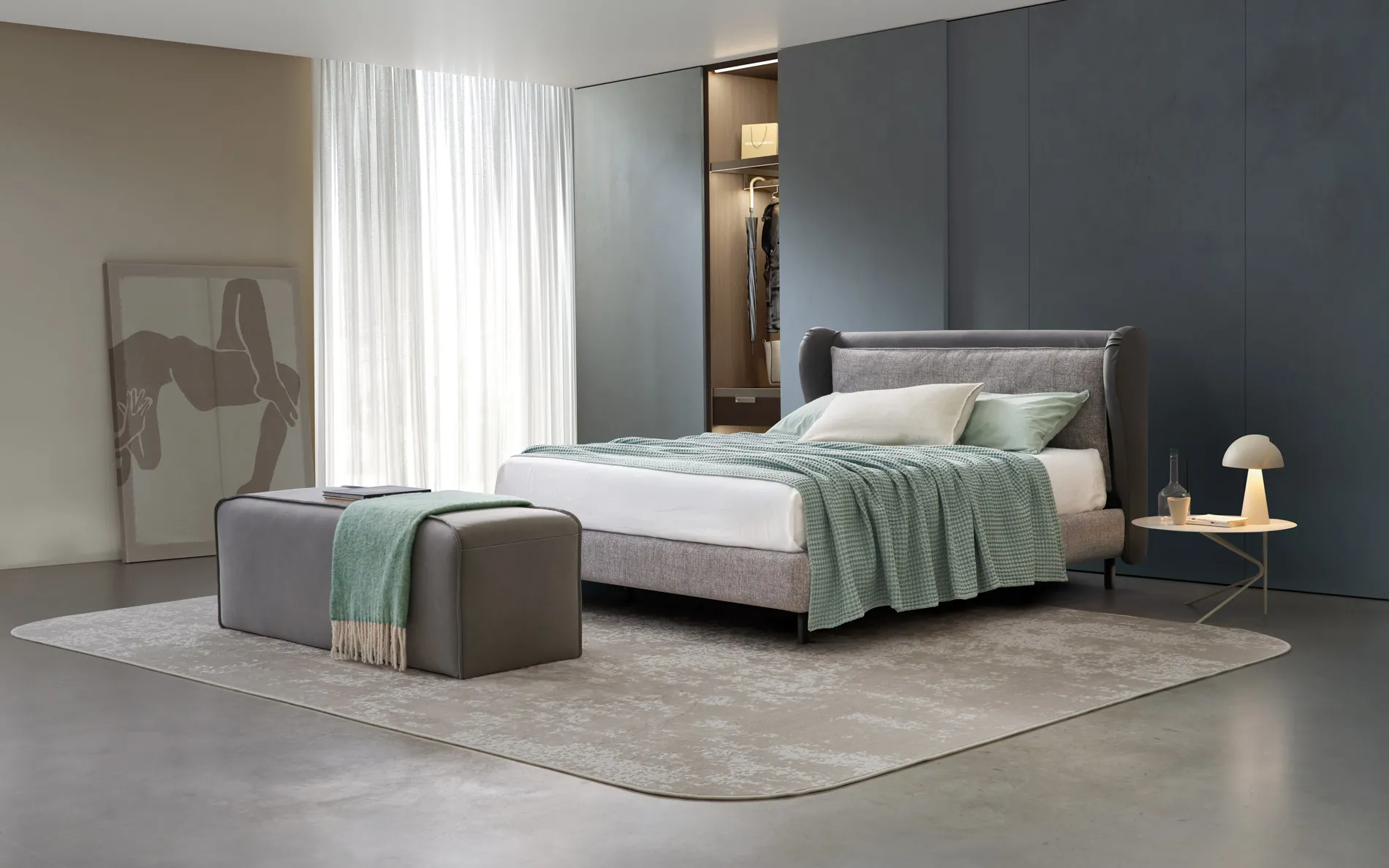 Letto Charles Rosini grigio scuro con panca e tappeto