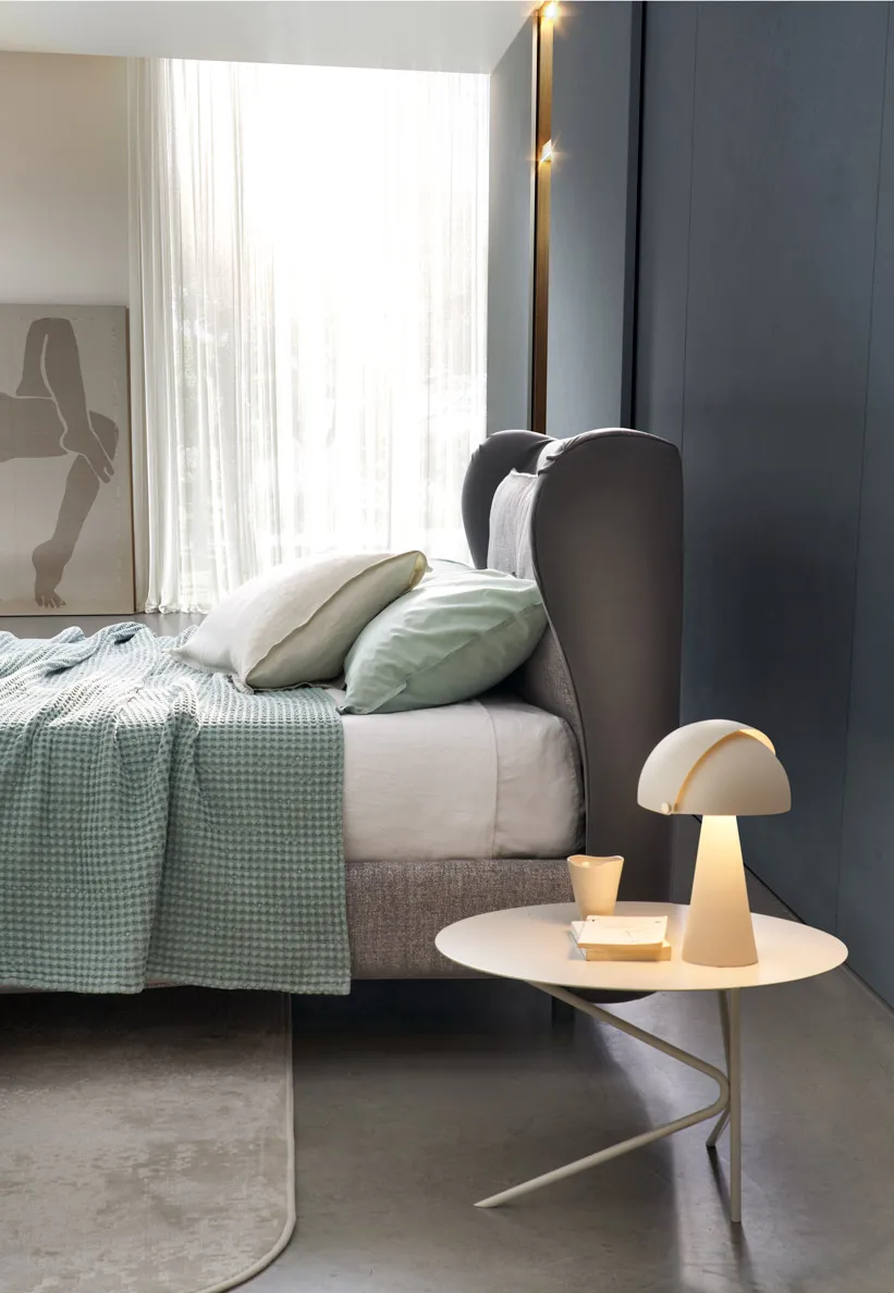 Letto Charles Rosini con comodino e lampada a fungo