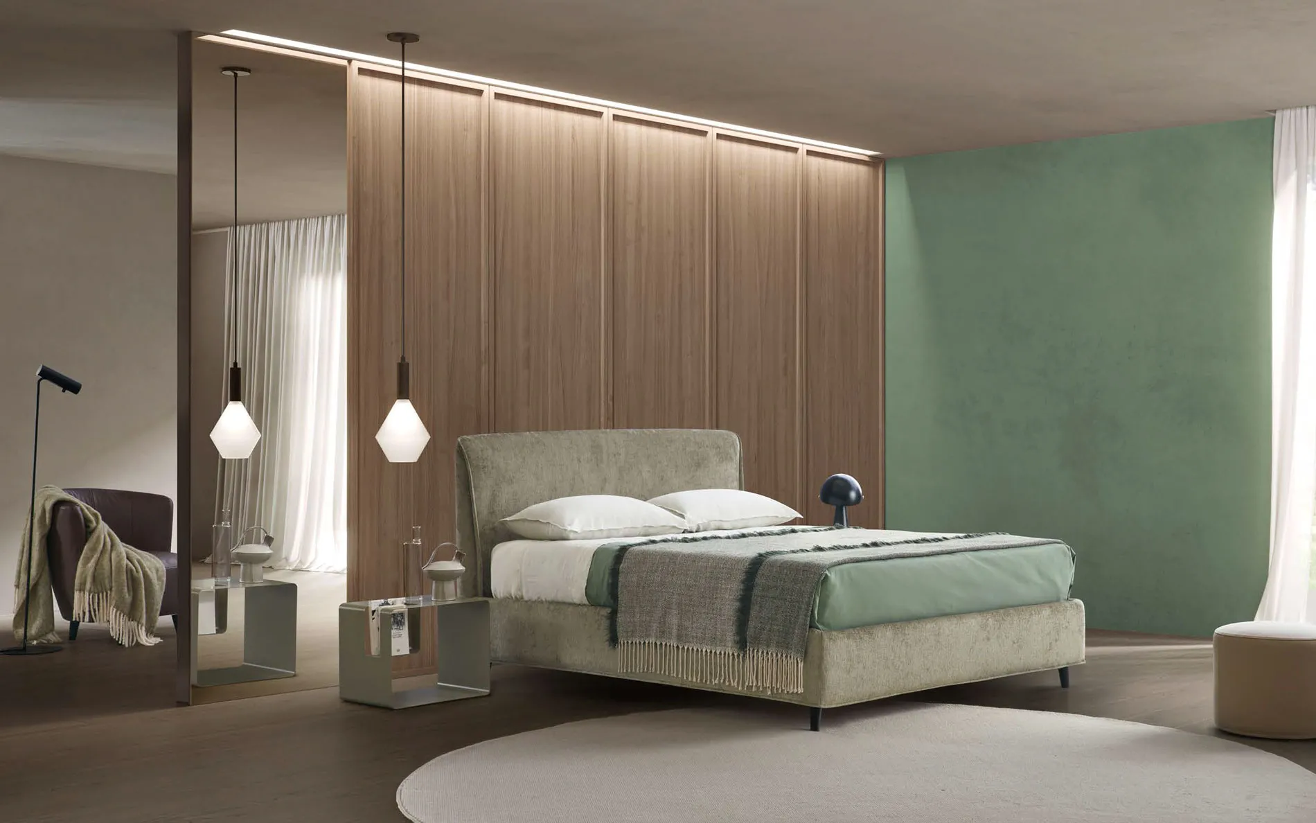 Letto Nadir Rosini verde salvia in una camera con boiserie
