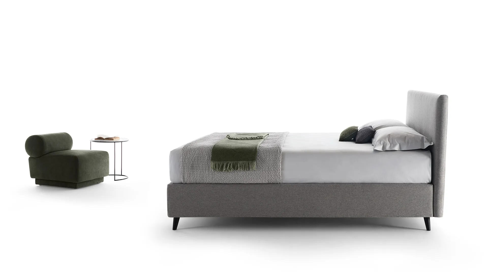 Letto Arata Rosini grigio con poltroncina scura