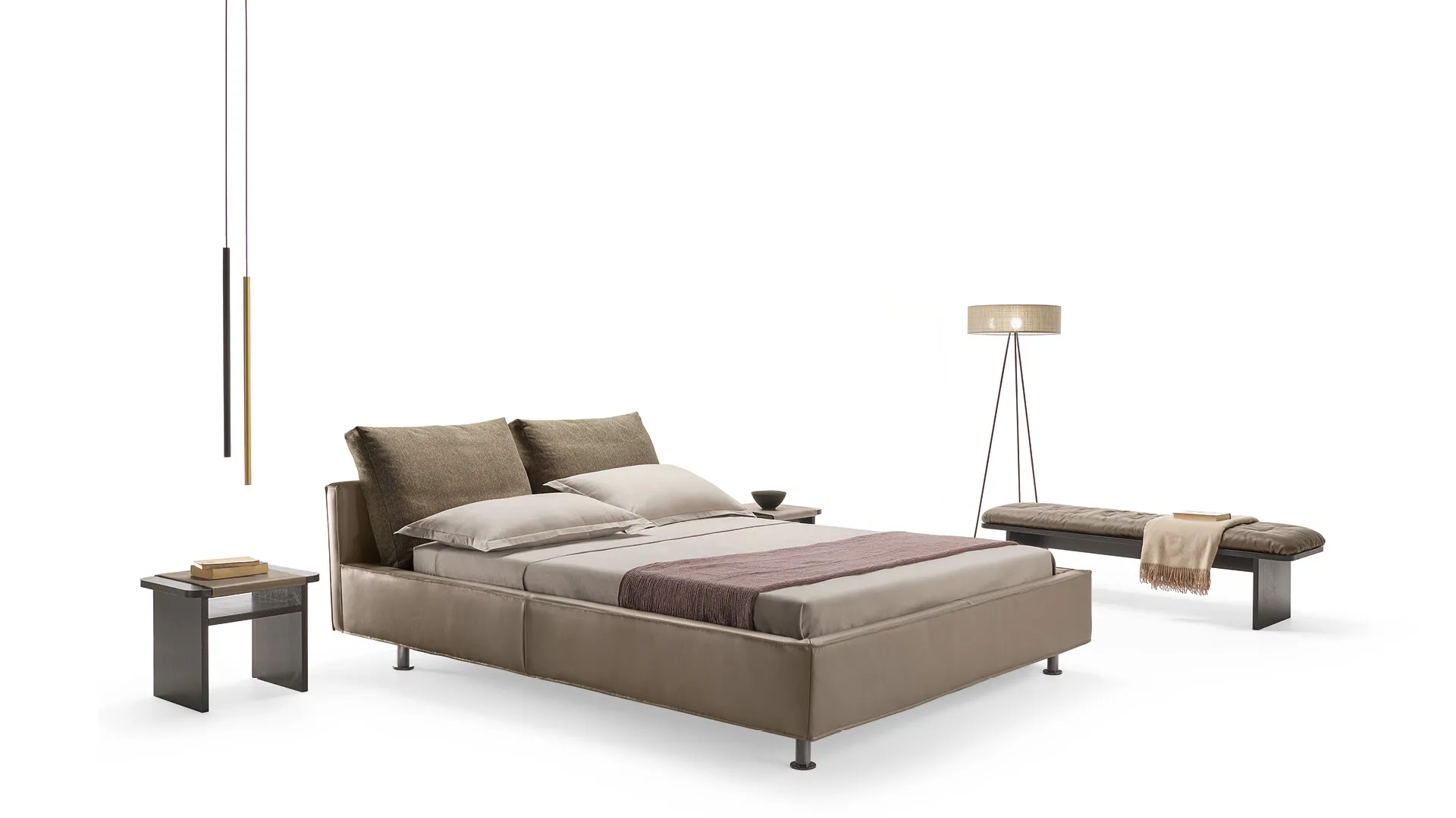 Letto Athena Rosini chiaro con cuscini in piuma