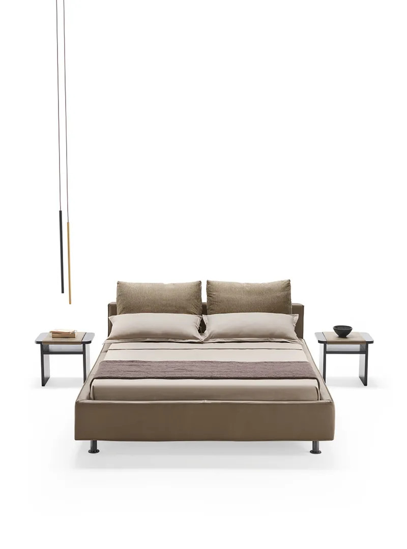 Letto Athena Rosini su fondo chiaro