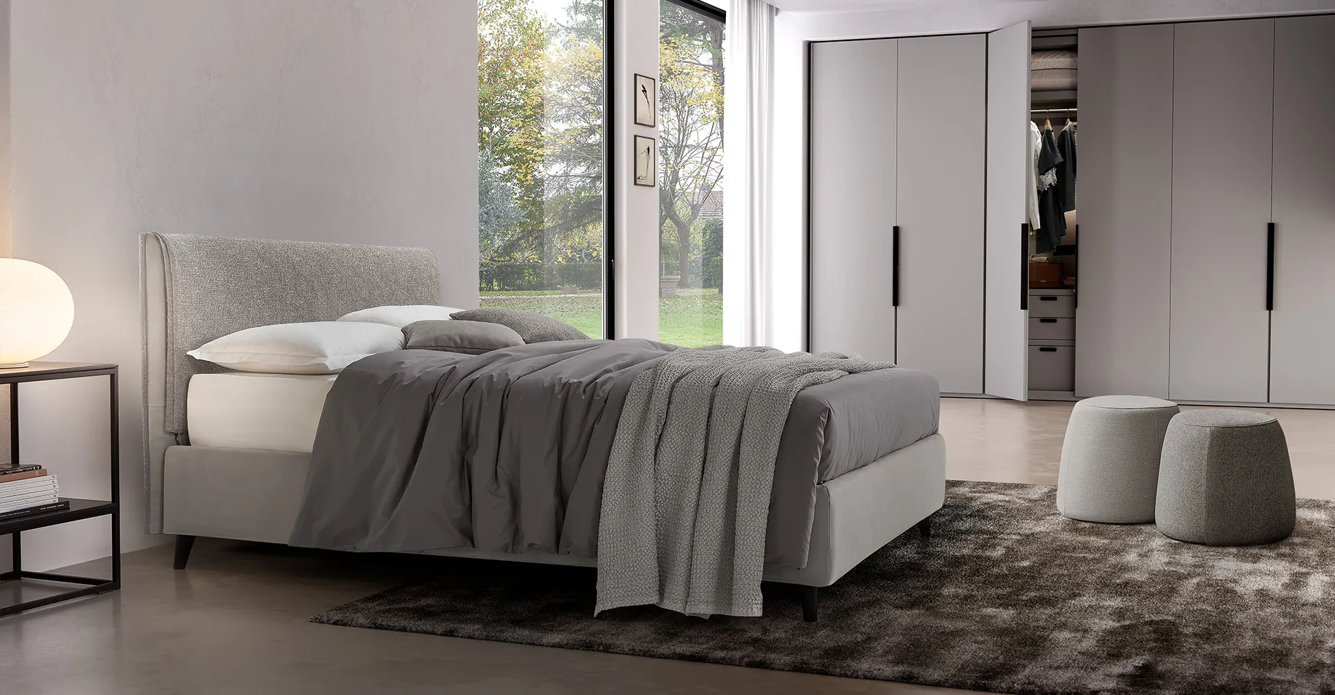 Letto Dionisio Rosini chiaro in una camera luminosa