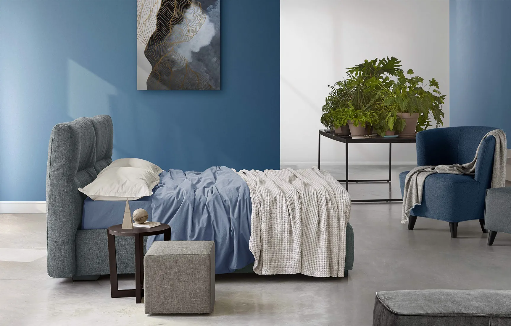 Letto Adone Rosini con poltrona blu