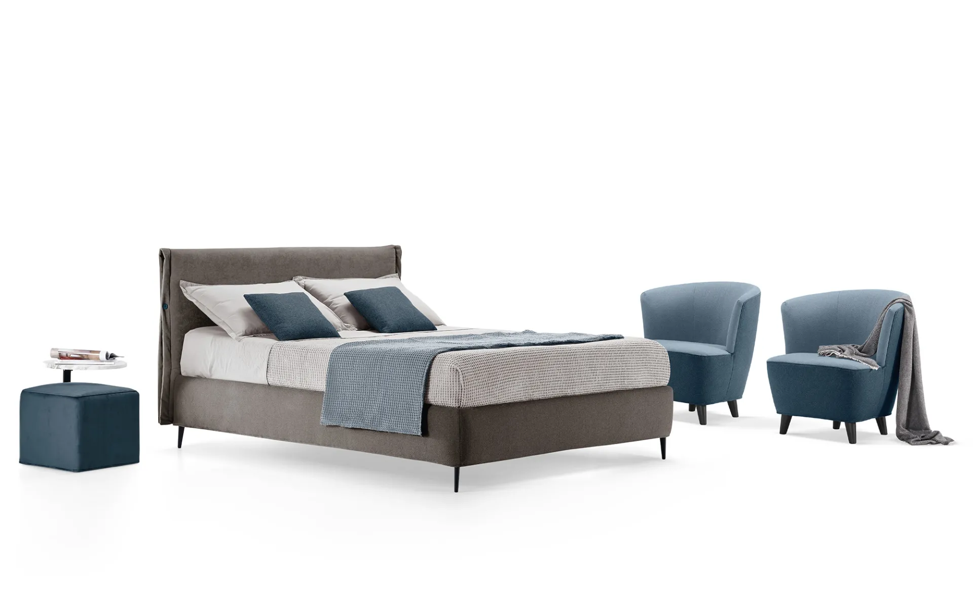 Letto Demetra Rosini con poltrone blu