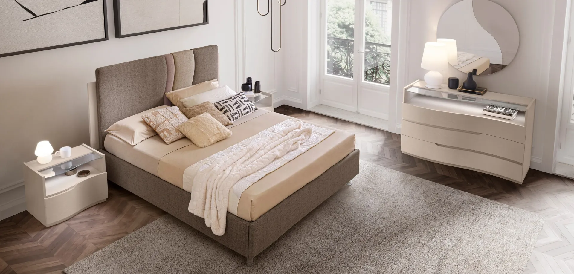 Letto imbottito Onda RTL Mobili in camera chiara con comodini e comò coordinati