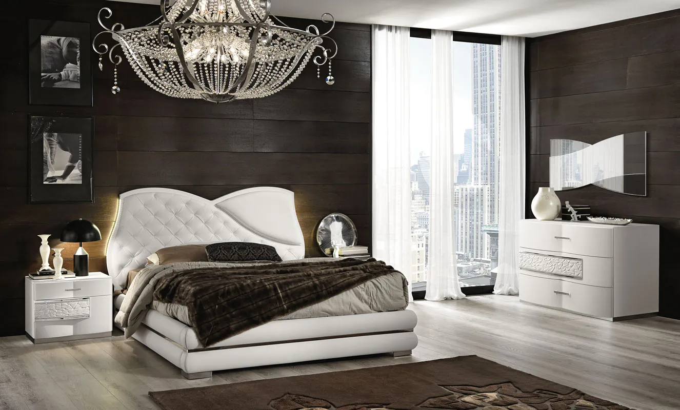 Camera Nolita Night RTL Mobili con letto Rockfeller trapuntato e lampadario