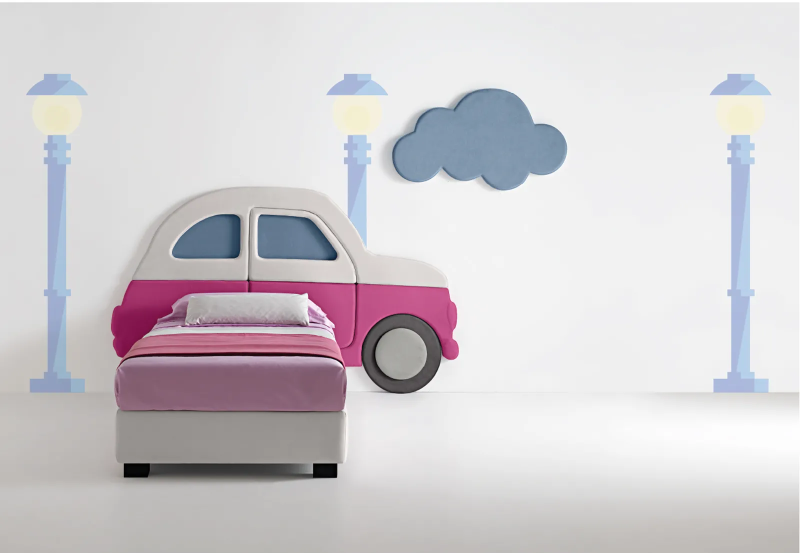 Pannello Car Samoa fucsia e bianco dietro un letto singolo chiaro, tra lampioni dipinti