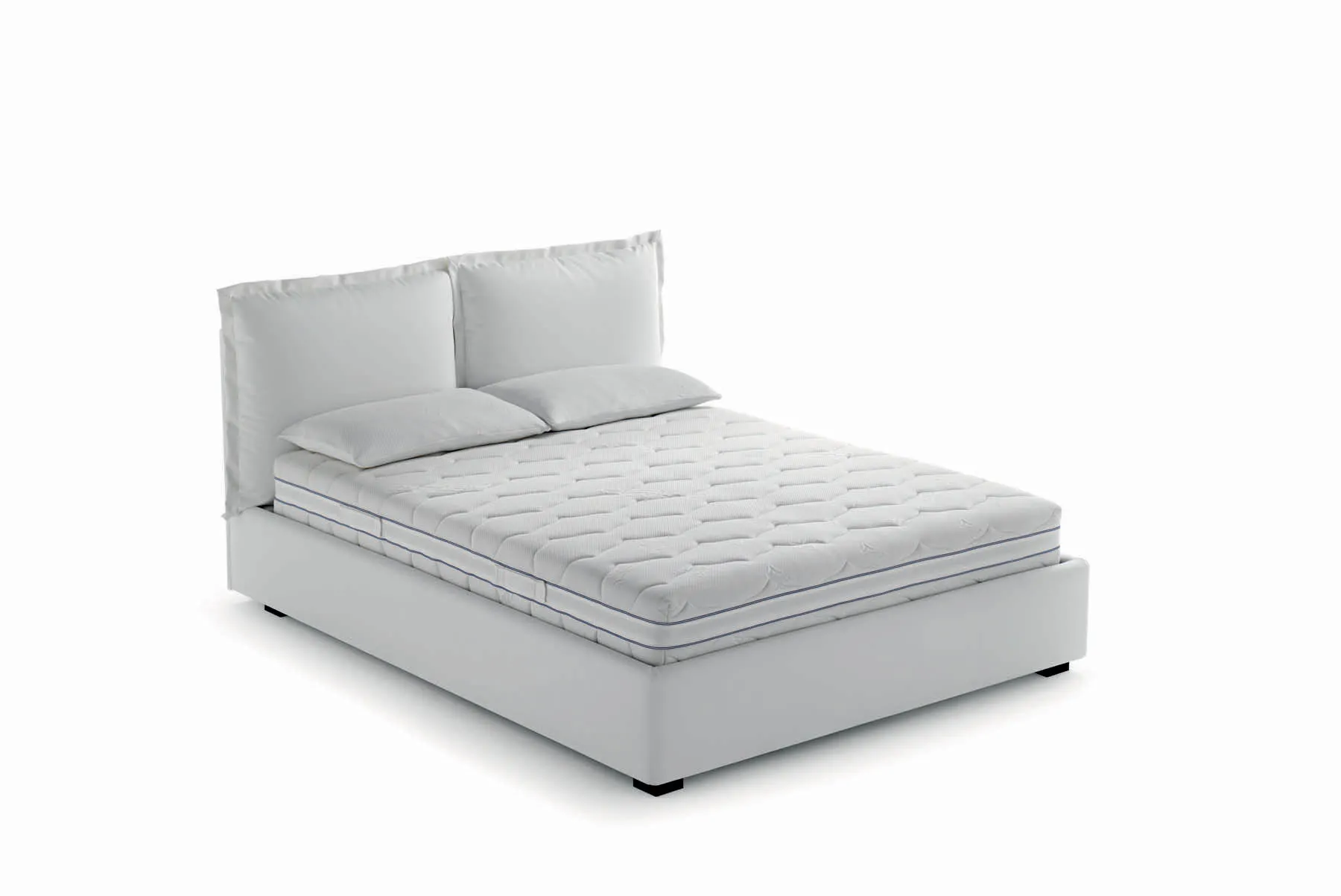 Base letto Sommier Samoa bianca con materasso e testiera a cuscini, su fondo bianco