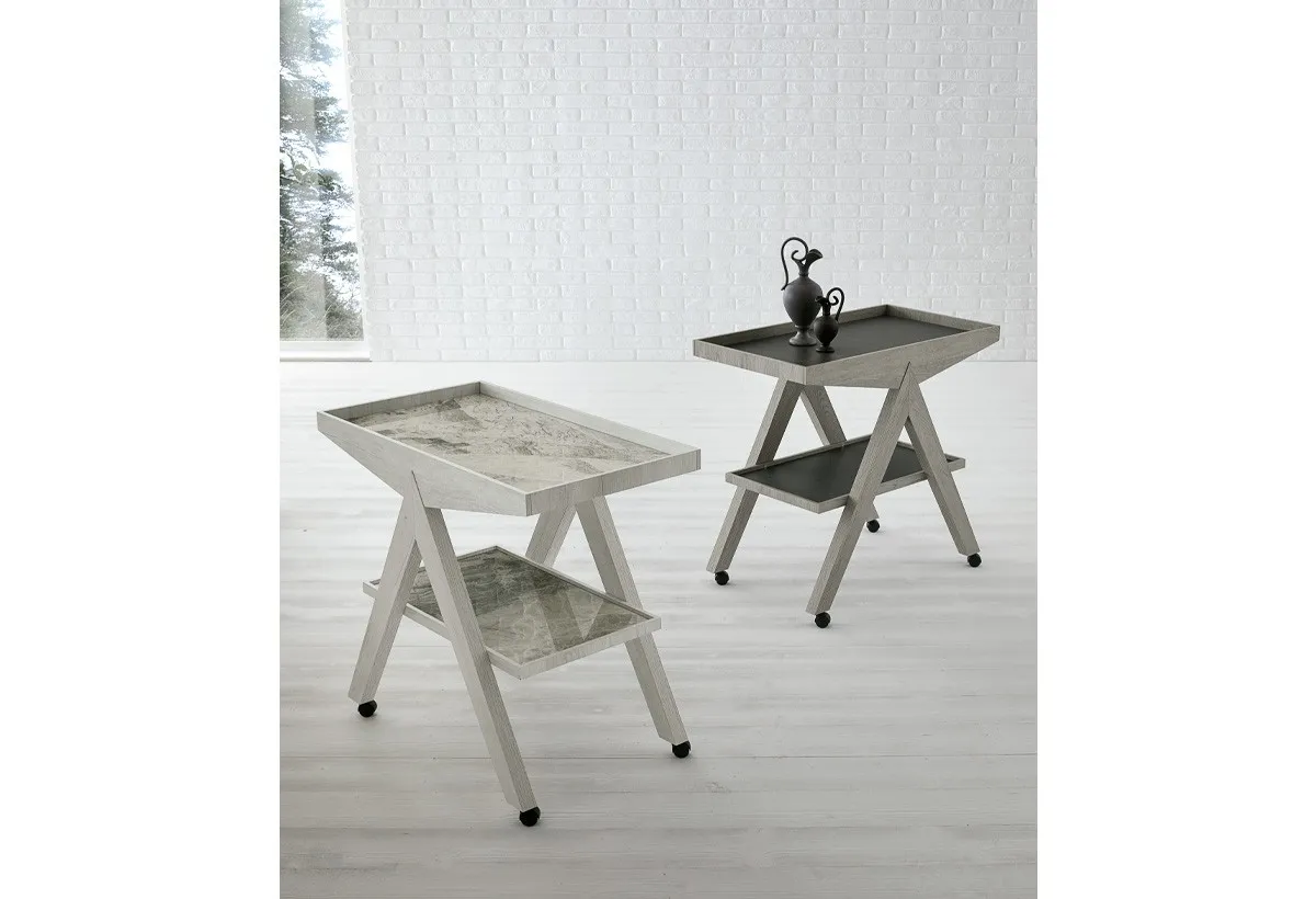 Carrelli Arrow Target Point chiaro e scuro su fondo bianco