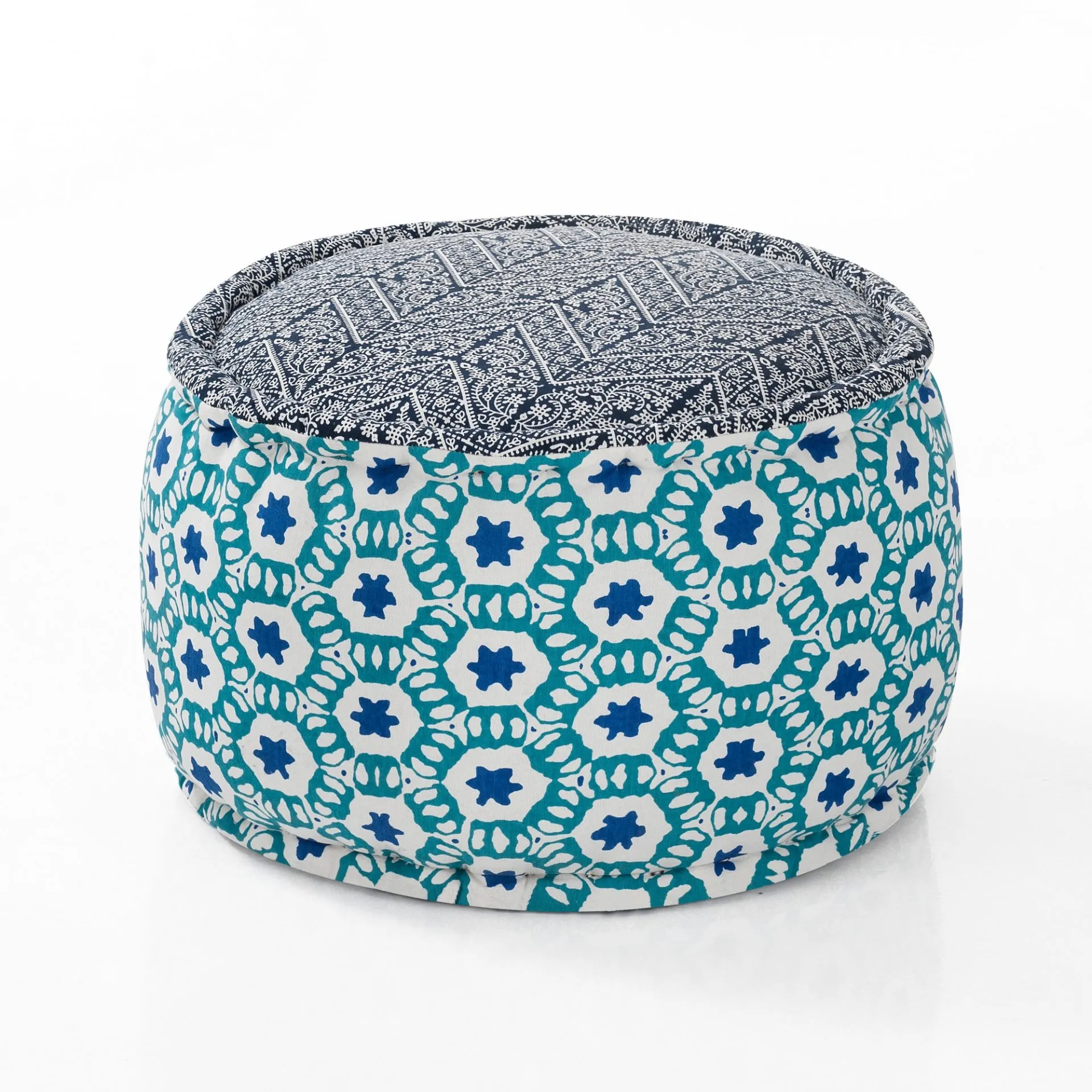 Pouf rotondo Vico Tomasucci in cotone su fondo bianco