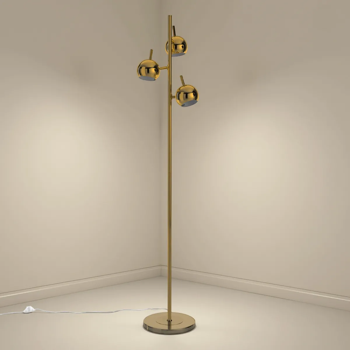 Lampada da terra Globe Brass Tomasucci con sfere in ottone in un angolo