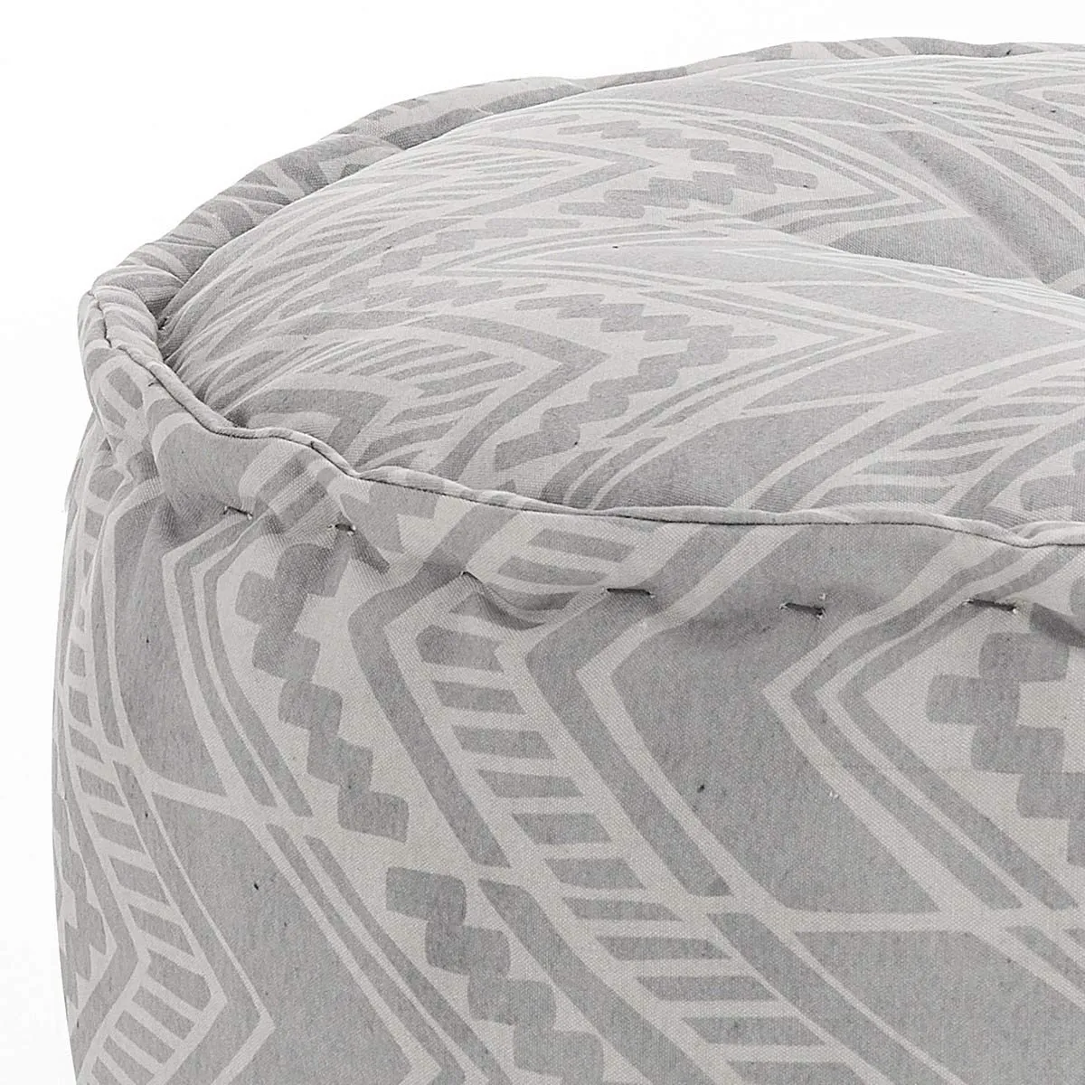 Dettaglio del tessuto ikat del pouf Yantra Tomasucci
